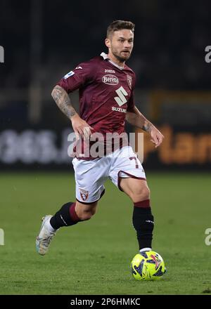 Turin, Italie, le 6th mars 2023. Karol Linetty de Torino FC pendant la série Un match au Stadio Grande Torino, Turin. Le crédit photo devrait se lire: Jonathan Moscrop / Sportimage Banque D'Images