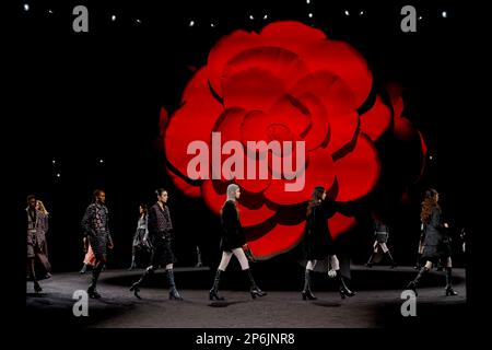 Paris, Frankreich. 07th mars 2023. CHANEL piste automne-hiver 2023-2024 pendant la semaine de mode de Paris le 2023 mars - Paris; France 07/03/2023 crédit: dpa/Alamy Live News Banque D'Images