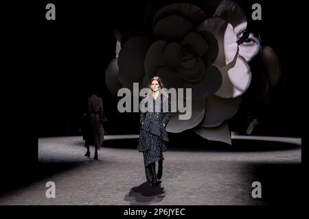 Paris, Frankreich. 07th mars 2023. CHANEL piste automne-hiver 2023-2024 pendant la semaine de mode de Paris le 2023 mars - Paris; France 07/03/2023 crédit: dpa/Alamy Live News Banque D'Images