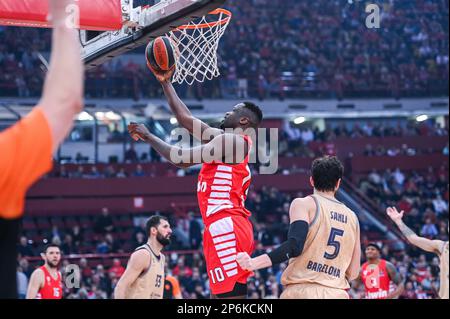 Athènes, Lombardie, Grèce. 7th mars 2023. 10 MOUSTAPHA CHUTE de l'Olympiacos Pirée lors de l'Euroligue, Round 27, match entre l'Olympiacos Pirée et le FC Barcelone au Stade de la paix et de l'amitié de 7 mars 2023, à Athènes, Grèce. (Credit image: © Stefanos Kyriazis/ZUMA Press Wire) USAGE ÉDITORIAL SEULEMENT! Non destiné À un usage commercial ! Banque D'Images