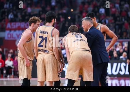 Athènes, Lombardie, Grèce. 7th mars 2023. L'entraîneur-chef SARAS JASIKEVICIUS du FC Barcelone lors de l'Euroligue, Round 27, match entre Olympiacos Pirée et le FC Barcelone au stade de la paix et de l'amitié sur 7 mars 2023, à Athènes, Grèce. (Credit image: © Stefanos Kyriazis/ZUMA Press Wire) USAGE ÉDITORIAL SEULEMENT! Non destiné À un usage commercial ! Banque D'Images