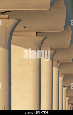 Image en fin d'après-midi sous le pont Ringling à Sarasota, Floride. Banque D'Images