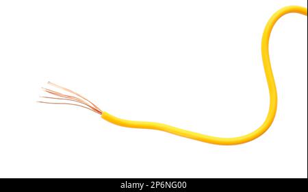 Fil électrique dénudé avec isolation jaune isolée sur blanc Banque D'Images