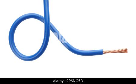 Fil électrique dénudé avec isolation bleue isolée sur blanc Banque D'Images