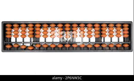 un ensemble d'outils vintage abacus avec 17 tiges de perles brunes et dans un cadre noir utilisé pour faire des calculs mathématiques isolés dans un fond blanc Banque D'Images