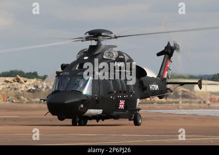 F-WMXB, un hélicoptère moyen Airbus Helicopters H175M, à l'arrivée pour le Royal International Air Tattoo 2022 tenu à RAF Fairford à Gloucestershire, en Angleterre. Le type d'avion est la proposition d'Airbus Helicopters pour le programme New Medium Helicopter, visant à acheter un nouvel hélicoptère de levage moyen pour l'armée britannique. Banque D'Images