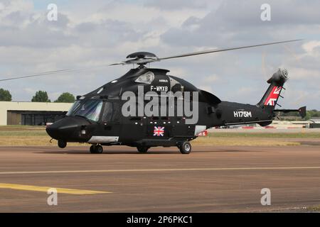 F-WMXB, un hélicoptère moyen Airbus Helicopters H175M, à l'arrivée pour le Royal International Air Tattoo 2022 tenu à RAF Fairford à Gloucestershire, en Angleterre. Le type d'avion est la proposition d'Airbus Helicopters pour le programme New Medium Helicopter, visant à acheter un nouvel hélicoptère de levage moyen pour l'armée britannique. Banque D'Images