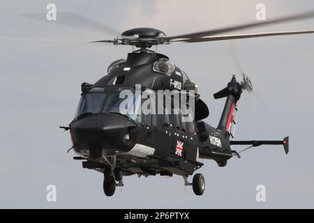 F-WMXB, un hélicoptère moyen Airbus Helicopters H175M, à l'arrivée pour le Royal International Air Tattoo 2022 tenu à RAF Fairford à Gloucestershire, en Angleterre. Le type d'avion est la proposition d'Airbus Helicopters pour le programme New Medium Helicopter, visant à acheter un nouvel hélicoptère de levage moyen pour l'armée britannique. Banque D'Images