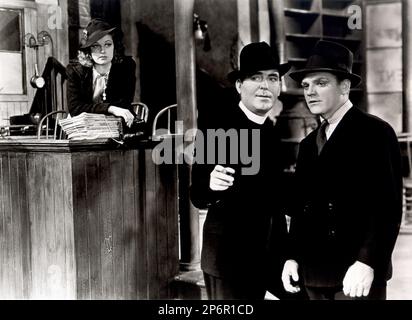 1938 : l'acteur James CAGNEY ( 1899 - 1986 ) avec ANN SHERIDAN ( 1915 - 1967 ) et PAT O'BRIEN ( 1899 - 1983 ) dans DES ANGES AUX VISAGES SALES ( Angeli dalla faccia sporca ) par Michael Curtiz , d'un roman de Rowland Brown , Photo pubblicavitaire - CINÉMA - ATTORE CINEMATOGRAFICO - TIE - Cravatta - chapeau - cappello - GANGSTERN --- Archivio GBB Banque D'Images