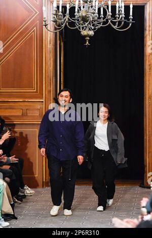 Paris, France. 07th mars 2023. Un mannequin marche sur la piste du défilé de mode d'Ujoh pendant le défilé de mode des collections d'hiver de l'automne 2023 à la semaine de la mode de Paris à Paris sur 7 mars 2023. (Photo de Jonas Gustavsson/Sipa USA) crédit: SIPA USA/Alay Live News Banque D'Images