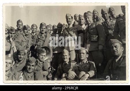 1944 CA, ITALIE : UMBERTO di SAVOIA prince de Piémont ( 1904 - 1983 ) , plus tard Roi d'Italie UMBERTO II en mai 1946 , fils du Roi d'Italie VITTORIO EMANUELE III et de la Reine ELENA ( del Montenegro ). - ITALIA - CASA SAVOIA - REALI - Nobiltà ITALIANA - SAVOY - NOBLESSE - ROYALTIES - HISTOIRE - FOTO STORICHE - royalties - nobili - nobilta' - principe reale ereditario - uniforme militaire - divisa uniforme militare - portrait - ritratto --- Archivio GBB Banque D'Images