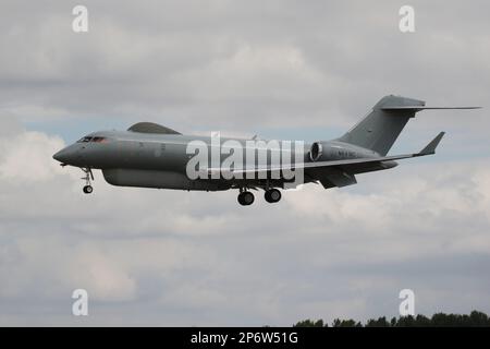 N691BD, un Bombardier Sentinel R1 exploité par Raytheon Aircraft, arrivant pour le Royal International Air Tattoo tenu à RAF Fairford à Gloucestershire, en Angleterre. L'avion avait auparavant servi avec le 5 Escadron de la Royal Air Force en ZJ691 jusqu'au retrait du service du type en 2021. Banque D'Images