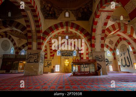 Edirne, Turquie - 24 décembre 2021 : ancienne Mosquée du 15th siècle (Eski Camii), belle architecture ottomane ancienne Banque D'Images