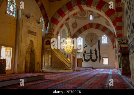 Edirne, Turquie - 24 décembre 2021 : ancienne Mosquée du 15th siècle (Eski Camii), belle architecture ottomane ancienne Banque D'Images