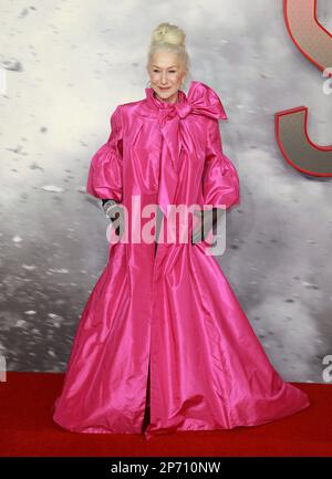 Dame Helen Mirren est à la première britannique de Shazam! Fureur des Dieux à Cineworld Leicester Square à Londres, en Angleterre. Banque D'Images