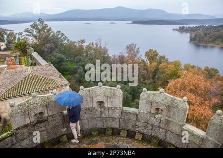 Village de Granadilla. Viisitor bénéficiant d'une vue aérienne depuis le château. Estrémadure, Caceres, Espagne Banque D'Images