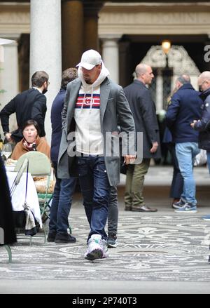 Milan, . 07th mars 2023. Milan, 07-03-2023 Zlatan Ibrahimovic, attaquant de l'AC Milan, après un déjeuner rapide dans un restaurant bien connu dans le centre rentre à la maison et entre dans l'une de ses nombreuses voitures pour aller à l'entraînement. Crédit : Agence photo indépendante/Alamy Live News Banque D'Images