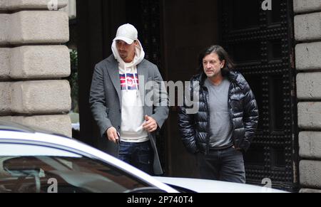 Milan, . 07th mars 2023. Milan, 07-03-2023 Zlatan Ibrahimovic, attaquant de l'AC Milan, après un déjeuner rapide dans un restaurant bien connu dans le centre rentre à la maison et entre dans l'une de ses nombreuses voitures pour aller à l'entraînement. Crédit : Agence photo indépendante/Alamy Live News Banque D'Images