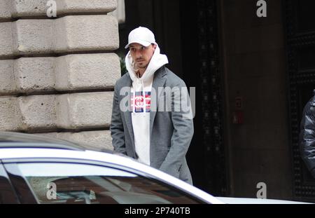 Milan, . 07th mars 2023. Milan, 07-03-2023 Zlatan Ibrahimovic, attaquant de l'AC Milan, après un déjeuner rapide dans un restaurant bien connu dans le centre rentre à la maison et entre dans l'une de ses nombreuses voitures pour aller à l'entraînement. Crédit : Agence photo indépendante/Alamy Live News Banque D'Images