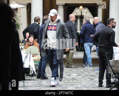 Milan, . 07th mars 2023. Milan, 07-03-2023 Zlatan Ibrahimovic, attaquant de l'AC Milan, après un déjeuner rapide dans un restaurant bien connu dans le centre rentre à la maison et entre dans l'une de ses nombreuses voitures pour aller à l'entraînement. Crédit : Agence photo indépendante/Alamy Live News Banque D'Images