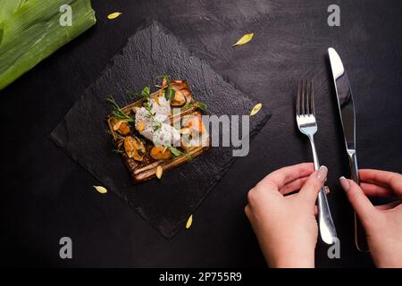 table de préparation plat de restaurant prêt à l'emploi Banque D'Images