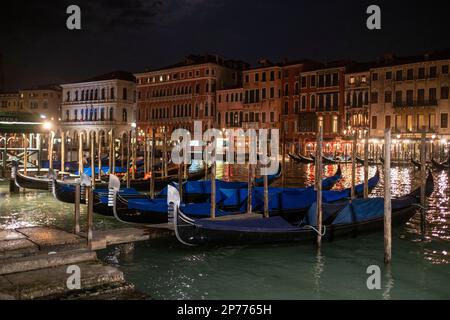 Station de télécabine près du pont du Rialto, Venise, Italie. Banque D'Images