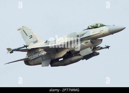 DYNAMIQUE GÉNÉRALE F-16E Faucon combattant multirôle de la Force aérienne United Arab Emirateas en 2008. Banque D'Images