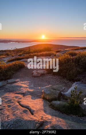 Vue de Cadillac Mountain dans le parc national Acadia au lever du soleil sur l'Amérique Banque D'Images