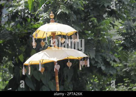Parapluie à la décoration traditionnelle indienne Banque D'Images