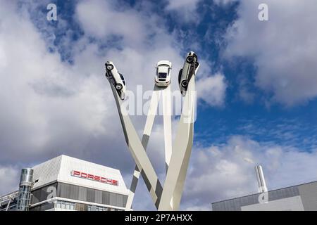 Porscheplatz avec le siège de Porsche, inspiration artistique 911 de Gerry Judah avec les véhicules Porsche 911, Zuffenhausen, Stuttgart Banque D'Images