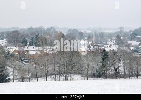 Village de Newington Sud dans la neige d'hiver. South Newington, Oxfordshire, Angleterre. Banque D'Images