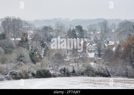 Village de Newington Sud dans la neige d'hiver. South Newington, Oxfordshire, Angleterre. Banque D'Images