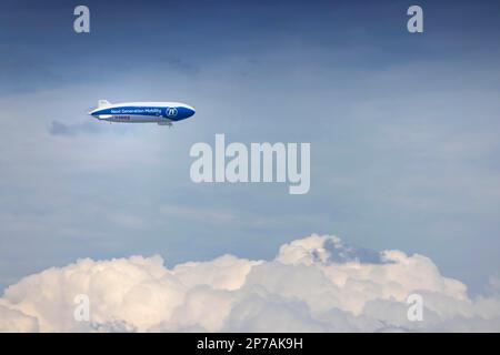 Zeppelin NT survolant le lac de Constance, Friedrichshafen, Bade-Wurtemberg, Allemagne Banque D'Images