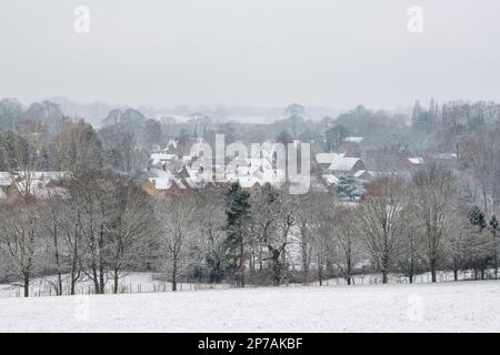 Village de Newington Sud dans la neige d'hiver. South Newington, Oxfordshire, Angleterre. Banque D'Images