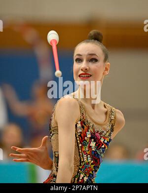 Champion du monde Darja Varfolomeev GER Clubs, RSG Rythmic Gym, Gym International 2023, Schmiden près de Fellbach, Bade-Wurtemberg Banque D'Images