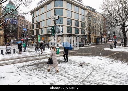 Fortes chutes de neige sur la Königsallee à Düsseldorf Banque D'Images