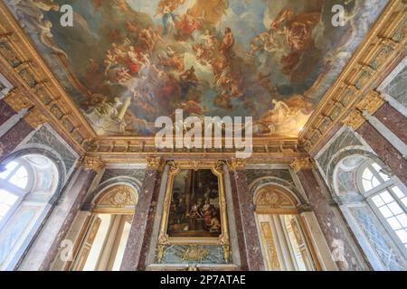 Salle Hercules avec peinture au plafond apothéose d'Hercules par François Lemoyne, Château de Versailles, département des Yvelines, région Ile-de-France Banque D'Images