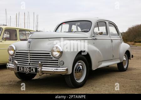 Peugeot 203, voiture classique, Plougastel-Daoulas, Finistère, Bretagne, France Banque D'Images