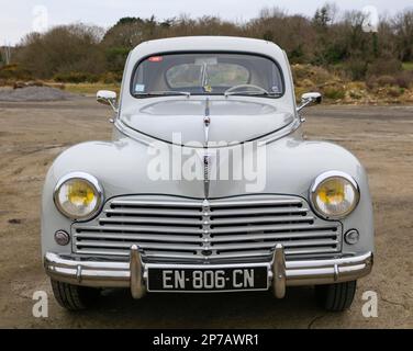 Peugeot 203, voiture classique, Plougastel-Daoulas, Finistère, Bretagne, France Banque D'Images