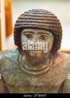 Le Caire, Musée égyptien, le scribe Nimatsed, granit gris, de Saqqara. Banque D'Images