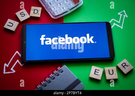 Nysa, Pologne. 8th mars 2023. Sur cette photo, un logo Facebook apparaît sur un smartphone. (Credit image: © Mateusz Slodkowski/ZUMA Press Wire) USAGE ÉDITORIAL SEULEMENT! Non destiné À un usage commercial ! Banque D'Images