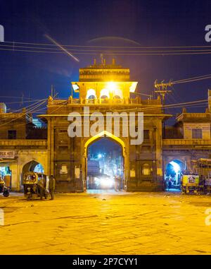 Jodhpur, Inde - 23 octobre 2012: Nuit au marché de Sardar à la tour d'horloge de Jodhpur, Inde. La Tour a été construite par Maharaja Sardar Singhin en 1911 Banque D'Images