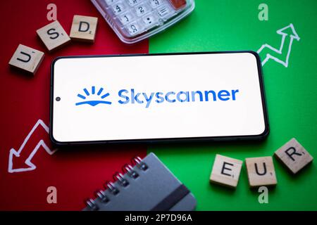 Nysa, Pologne. 8th mars 2023. Sur cette photo, un logo Skyscanner apparaît sur un smartphone. (Credit image: © Mateusz Slodkowski/ZUMA Press Wire) USAGE ÉDITORIAL SEULEMENT! Non destiné À un usage commercial ! Banque D'Images