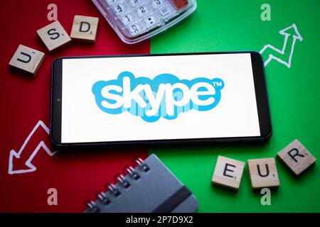 Nysa, Pologne. 8th mars 2023. Sur cette photo, un logo Skype apparaît sur un smartphone. (Credit image: © Mateusz Slodkowski/ZUMA Press Wire) USAGE ÉDITORIAL SEULEMENT! Non destiné À un usage commercial ! Banque D'Images