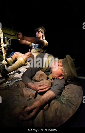 Soldat dans le Gallipoli : exposition The Scale of Our War au Musée de Nouvelle-Zélande, te Papa, Tongarewa, Wellington, Nouvelle-Zélande. Équipe de mitrailleuses Banque D'Images