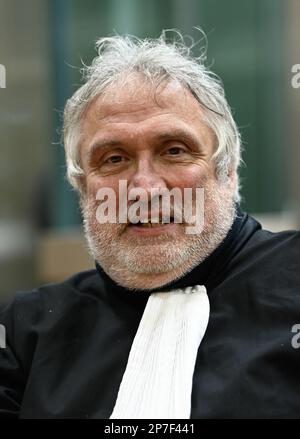 L'avocat Luc Balaes photographié pendant la constitution pour les assises du procès de Melissa sauvage, Renaud Dessart et Fabrice Duchesne, devant le tribunal d'assises de la province de Luxembourg à Arlon, le mercredi 08 mars 2023. Les trois sont accusés du meurtre du père de Sauvage Antoine Marchal, surnommé Tarzan, en septembre 2020, au domicile de la victime à Bomal, Durbuy. BELGA PHOTO JOHN THYS Banque D'Images