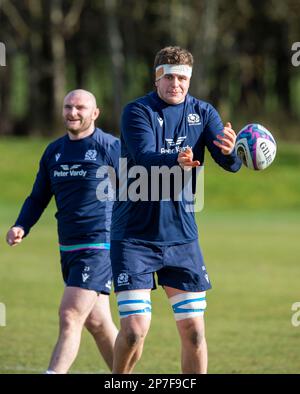 Édimbourg, Écosse, Royaume-Uni. 8th mars 2023 : Guinness six Nations 2023. ScotlandÕs Scott Cummings pendant la session d'entraînement de l'équipe de rugby d'Écosse, Oriam, Riccarton, Édimbourg. Crédit: Ian Rutherford Alamy Live News crédit: Ian Rutherford/Alay Live News Banque D'Images