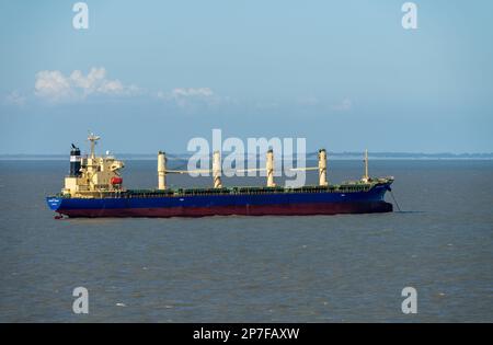 Bahia Blanca, Argentine - 3 février 2023 : navire de transport général de marchandises et de vrac Jaunty Jenny à l'ancre Banque D'Images