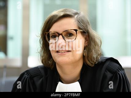 L'avocat Dorothee Kauten photographié pendant la constitution pour les assises du procès de Melissa sauvage, Renaud Dessart et Fabrice Duchesne, devant le tribunal d'assises de la province de Luxembourg à Arlon, le mercredi 08 mars 2023. Les trois sont accusés du meurtre du père de Sauvage Antoine Marchal, surnommé Tarzan, en septembre 2020, au domicile de la victime à Bomal, Durbuy. BELGA PHOTO JOHN THYS Banque D'Images