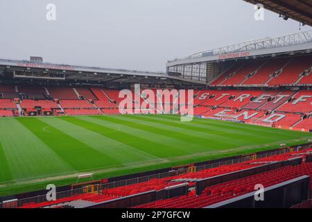 À l'intérieur du stade Old Trafford montrant le stand Stretford End Stand, Manchester United FC, Old Trafford, Manchester, Royaume-Uni Banque D'Images